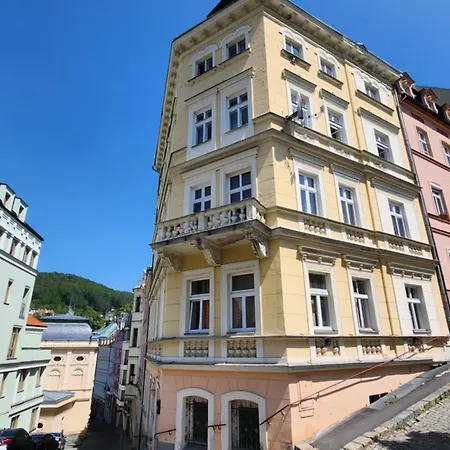 Centrum Karlovy Vary Divadelni Exterior photo